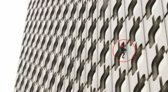 الرجل العنكبوت من برج خليفة الى ناطحات السحاب الفرنسية يتقافز ويطير صورة رقم 3