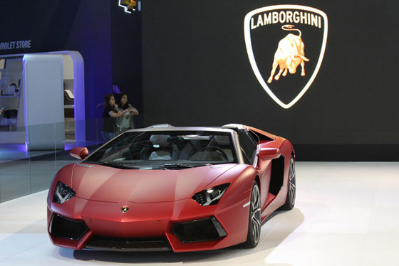 مشاركة عالمية واسعة في معرض السيارات الدولي في دبي لعام 2015 صورة رقم 11 مشاركة عالمية واسعة في معرض السيارات الدولي في دبي لعام 2015 صورة رقم 11