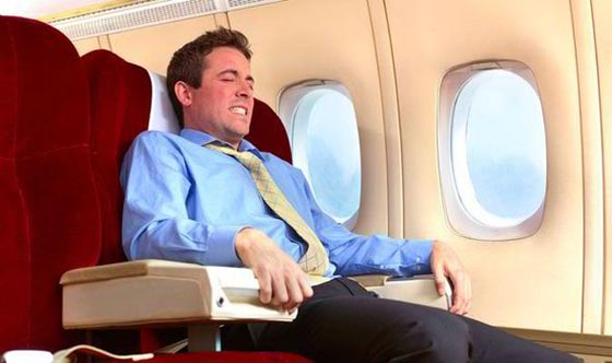 صورة رقم 1 - رجل اعمال يخشى ركوب الطائرات ويعلن عن هدية لمن يخلصه من المشكلة صورة رقم 1 - رجل اعمال يخشى ركوب الطائرات ويعلن عن هدية لمن يخلصه من المشكلة