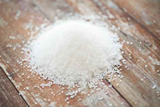 عادات مصرية: رش الملح يمنع الحسد، يطرد الجن والشياطين ويبارك العروسين صورة رقم 1