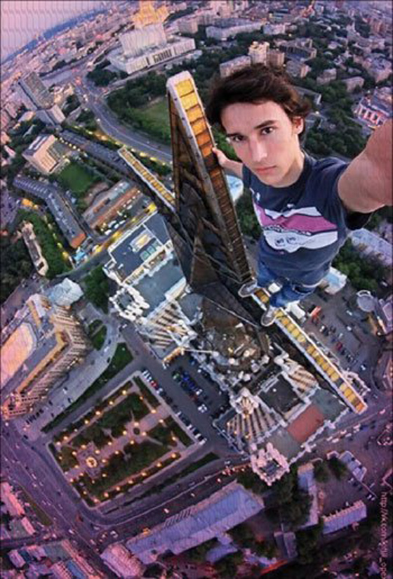 اجرأ صور سيلفي في 2015: فوق الامواج، اعلى الجبال، واللعب مع الثيران! صورة رقم 8 اجرأ صور سيلفي في 2015: فوق الامواج، اعلى الجبال، واللعب مع الثيران! صورة رقم 8