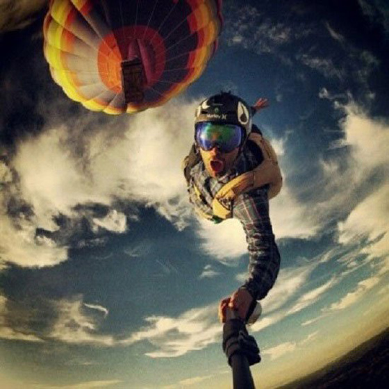 اجرأ صور سيلفي في 2015: فوق الامواج، اعلى الجبال، واللعب مع الثيران! صورة رقم 3 اجرأ صور سيلفي في 2015: فوق الامواج، اعلى الجبال، واللعب مع الثيران! صورة رقم 3