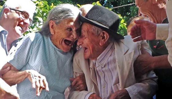 بعد الحزن والمآسي ليس امامنا وسيلة لمحوه سوى هذا الضحك صورة رقم 1 بعد الحزن والمآسي ليس امامنا وسيلة لمحوه سوى هذا الضحك صورة رقم 1