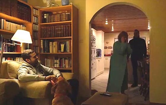 فيديو مؤثر.. شاب يفاجئ والدته بعودة مفاجئة بعد غياب سنوات صورة رقم 1