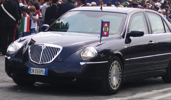 مرسيدس تتقدم شركات السيارات التي تتحكم بمصير رؤساء وملوك العالم صورة رقم 6