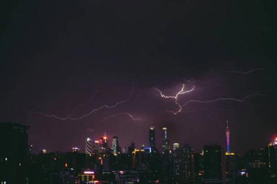 صور رائعة تبرز جمال الليل وانعكاس الاضواء على الظلمة والظلال صورة رقم 6 صور رائعة تبرز جمال الليل وانعكاس الاضواء على الظلمة والظلال صورة رقم 6