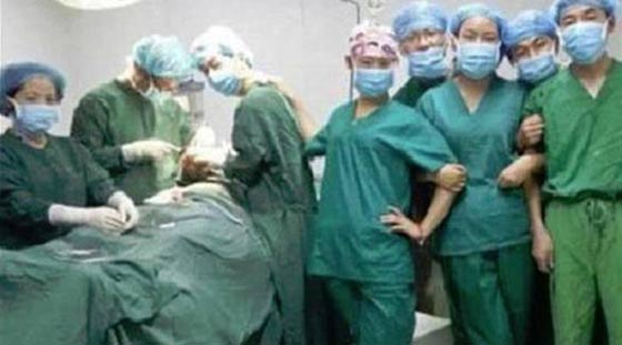 اكثر صور سيلفي (قليلة ذوق) وصادمة في العالم والوطن العربي صورة رقم 4