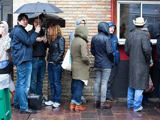 تعرف على اغرب احدى عشرة وظيفة في العالم.. بينها العناق وشم الرائحة!! صورة رقم 3