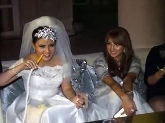 فيديو: عروس تترك حفل زفافها وتهرب لتدخين (الشيشة) صورة رقم 1