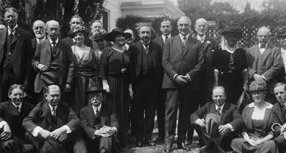 اينشتاين: العبقري الذي قدّم طلبا للتخلّي عن جوازه الألماني مرتين! صورة رقم 6 اينشتاين: العبقري الذي قدّم طلبا للتخلّي عن جوازه الألماني مرتين! صورة رقم 6