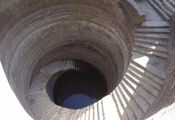 صور اغرب المباني والابار كما بناها الهنود القدماء.. تحت الارض صورة رقم 7