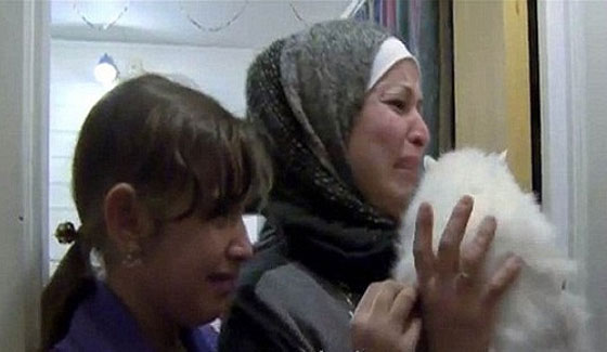فيديو مؤثر.. عائلة عراقية لاجئة تستقبل هرها الضائع بالقبُل والدموع صورة رقم 8