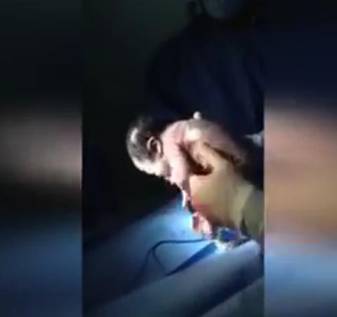 فيديو مثير.. لحظة خروج مولود من كيسه الامنيوسي صورة رقم 4