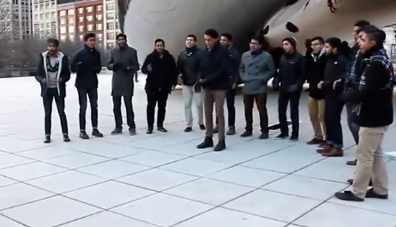 كورال موسيقي يتجند من اجل شاب يعرض الزواج على حبيبته.. فيديو صورة رقم 1