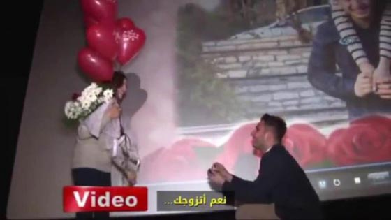 اساليب غريبة ومبتكرة في طلب الزواج.. وماذا كان الجواب؟ فيديو صورة رقم 5