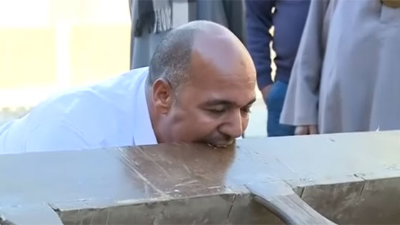 فيديو مذهل: طفل بقوة 1000 يأكل الزجاج يجر السيارات ولا تحرقه النار صورة رقم 10