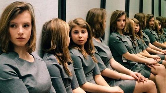 كم فتاة تظهر في الصورة.. سؤال حيّر الآلاف لكن الجواب بسيط! صورة رقم 1