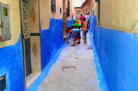 شباب طنجة المغربية يحولون شوارعهم الى تحف فنية مزينة بالورود والأشجار والالوان صورة رقم 10 شباب طنجة المغربية يحولون شوارعهم الى تحف فنية مزينة بالورود والأشجار والالوان صورة رقم 10