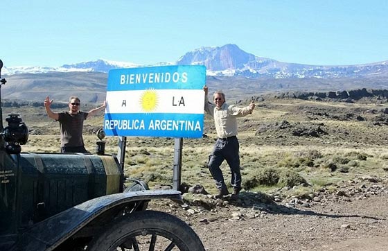 زوجان هولنديان يجوبان العالم في رحلة اسطورية بسيارة عمرها 100 عام.. صور صورة رقم 5