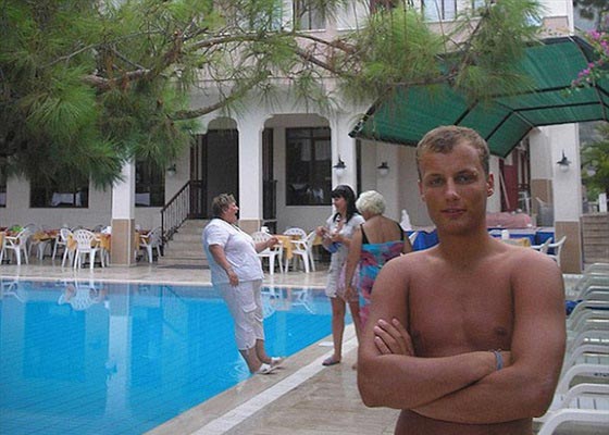 صور طريفة التقطت قبل الكارثة منها سقوط امراة وتصادم بين كاسين  صورة رقم 1