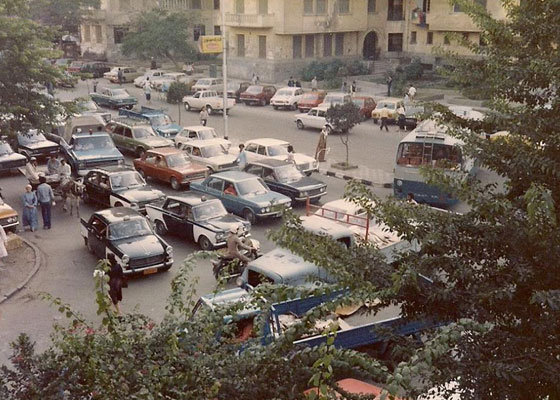 صور سيارات في مصر في السبعينيات والثمانينيات: قارنوها بسيارات اليوم!  صورة رقم 25