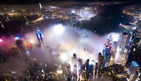 صور ابراج شاهقة ملونة تناطح السماء وتنشر البهجة صورة رقم 3