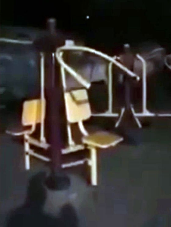 فيديو مخيف.. شاهد لحظة ظهور شبح في صالة للرياضة صورة رقم 3