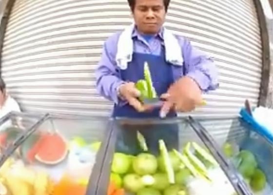  ابداعات عصرية.. محترفون يؤدون وظائفهم وكانهم انسان آلي صورة رقم 2