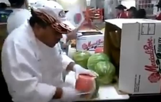  ابداعات عصرية.. محترفون يؤدون وظائفهم وكانهم انسان آلي صورة رقم 4