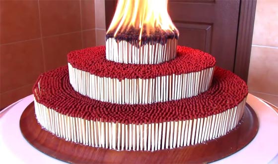 شاب يحتفل بميلاده بكعكة من الكبريت.. كم هي مشهية! شاهد  صورة رقم 2
