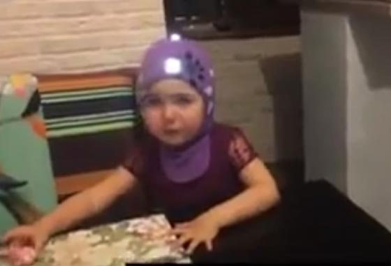   طفلة روسية تهدد والدها: سأذهب إلى إفريقيا واموت جوعا! فيديو طريف صورة رقم 2