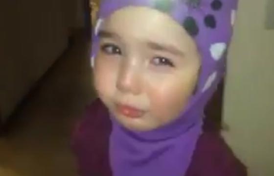   طفلة روسية تهدد والدها: سأذهب إلى إفريقيا واموت جوعا! فيديو طريف صورة رقم 1
