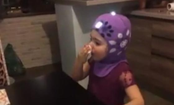   طفلة روسية تهدد والدها: سأذهب إلى إفريقيا واموت جوعا! فيديو طريف صورة رقم 4