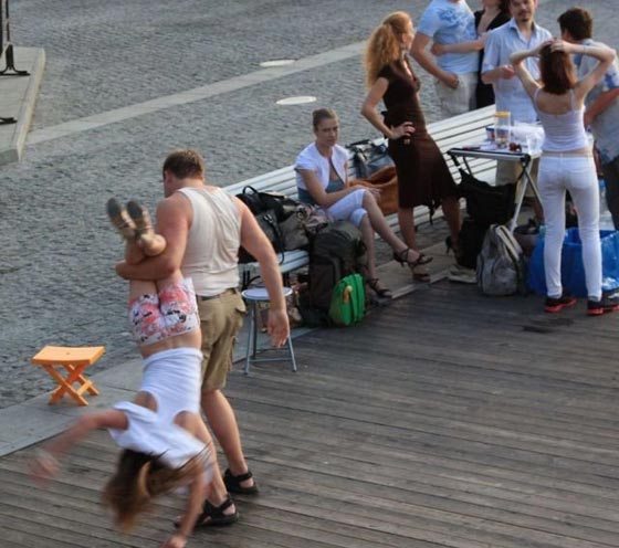 صور مضحكة او محرجة ندم أصحابها لموافقتهم على تصويرهم!! صورة رقم 1