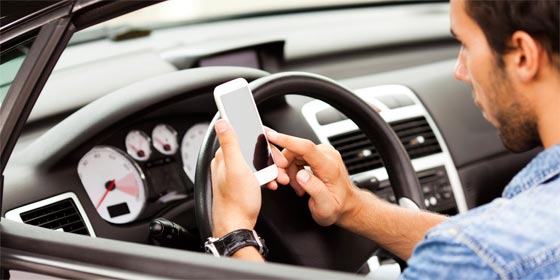 شركة لدفن الموتى تروج لاستخدام الهاتف وقت قيادة السيارة! صورة رقم 2