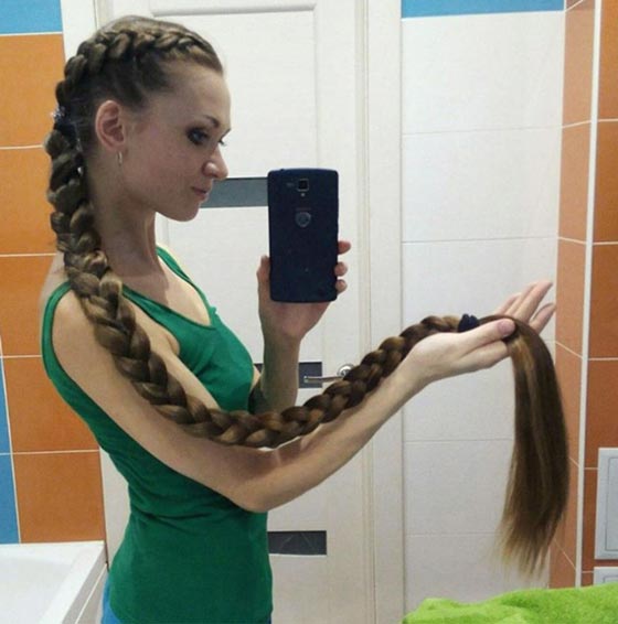 هذا ما قالته رابونزل الروسية عن سر شعرها الطويل.. استمع اليها صورة رقم 2