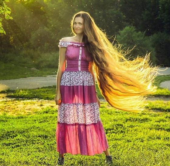 هذا ما قالته رابونزل الروسية عن سر شعرها الطويل.. استمع اليها صورة رقم 3