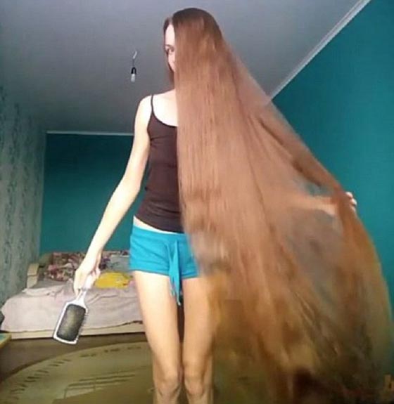هذا ما قالته رابونزل الروسية عن سر شعرها الطويل.. استمع اليها صورة رقم 5