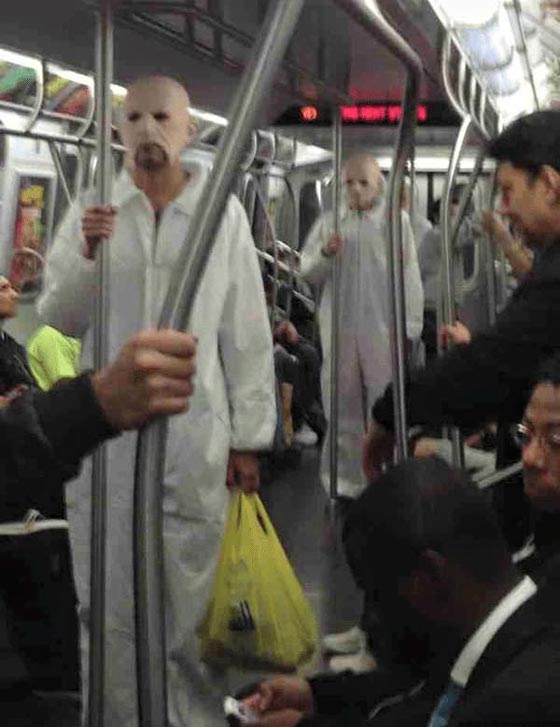 صور غريبة: تصرفات ركاب المواصلات العامة لم تكن تتوقعها! صورة رقم 2