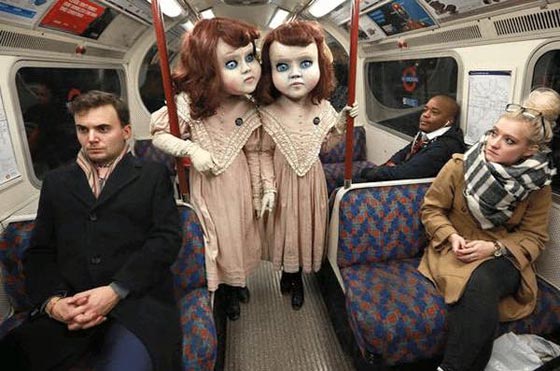 صور غريبة: تصرفات ركاب المواصلات العامة لم تكن تتوقعها! صورة رقم 10