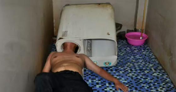 نجاة رجل صيني بعد ابتلاع الغسالة له!! صورة رقم 1