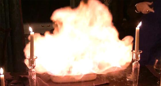 ابرز مفاجأة في عيد ميلاده اشتعال الكعكة في وجهه!! شاهد الفيديو صورة رقم 4 ابرز مفاجأة في عيد ميلاده اشتعال الكعكة في وجهه!! شاهد الفيديو صورة رقم 4