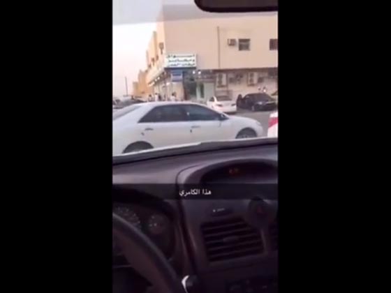 متسولة امام مركز تجاري تركب سيارة آخر موديل وتغادر.. شاهد صورة رقم 2