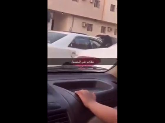 متسولة امام مركز تجاري تركب سيارة آخر موديل وتغادر.. شاهد صورة رقم 5