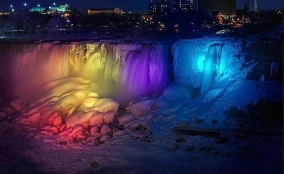 صور مذهلة: شلالات نياجرا تبهر القلوب ليلا بالسحر والجمال!  صورة رقم 8