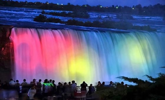 صور مذهلة: شلالات نياجرا تبهر القلوب ليلا بالسحر والجمال!  صورة رقم 4