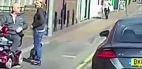 فيديو مثير.. هل تملك هذه الفتاة عين في مؤخرة رأسها؟! صورة رقم 3 فيديو مثير.. هل تملك هذه الفتاة عين في مؤخرة رأسها؟! صورة رقم 3
