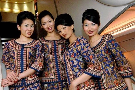 صور اغرب ملابس مضيفات الطيران حول العالم صورة رقم 12