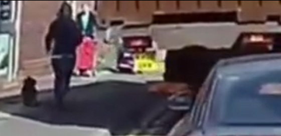 فيديو مثير.. هل تملك هذه الفتاة عين في مؤخرة رأسها؟! صورة رقم 1 فيديو مثير.. هل تملك هذه الفتاة عين في مؤخرة رأسها؟! صورة رقم 1
