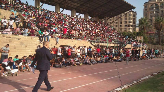 صورة رقم 1 - ملاعب تغص بطلاب الثانوية العامة وليس بجماهير كرة القدم!! صورة رقم 1 - ملاعب تغص بطلاب الثانوية العامة وليس بجماهير كرة القدم!!